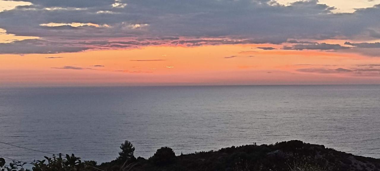 Melikiron Luxury Apartments Ayios Nikitas Bagian luar foto